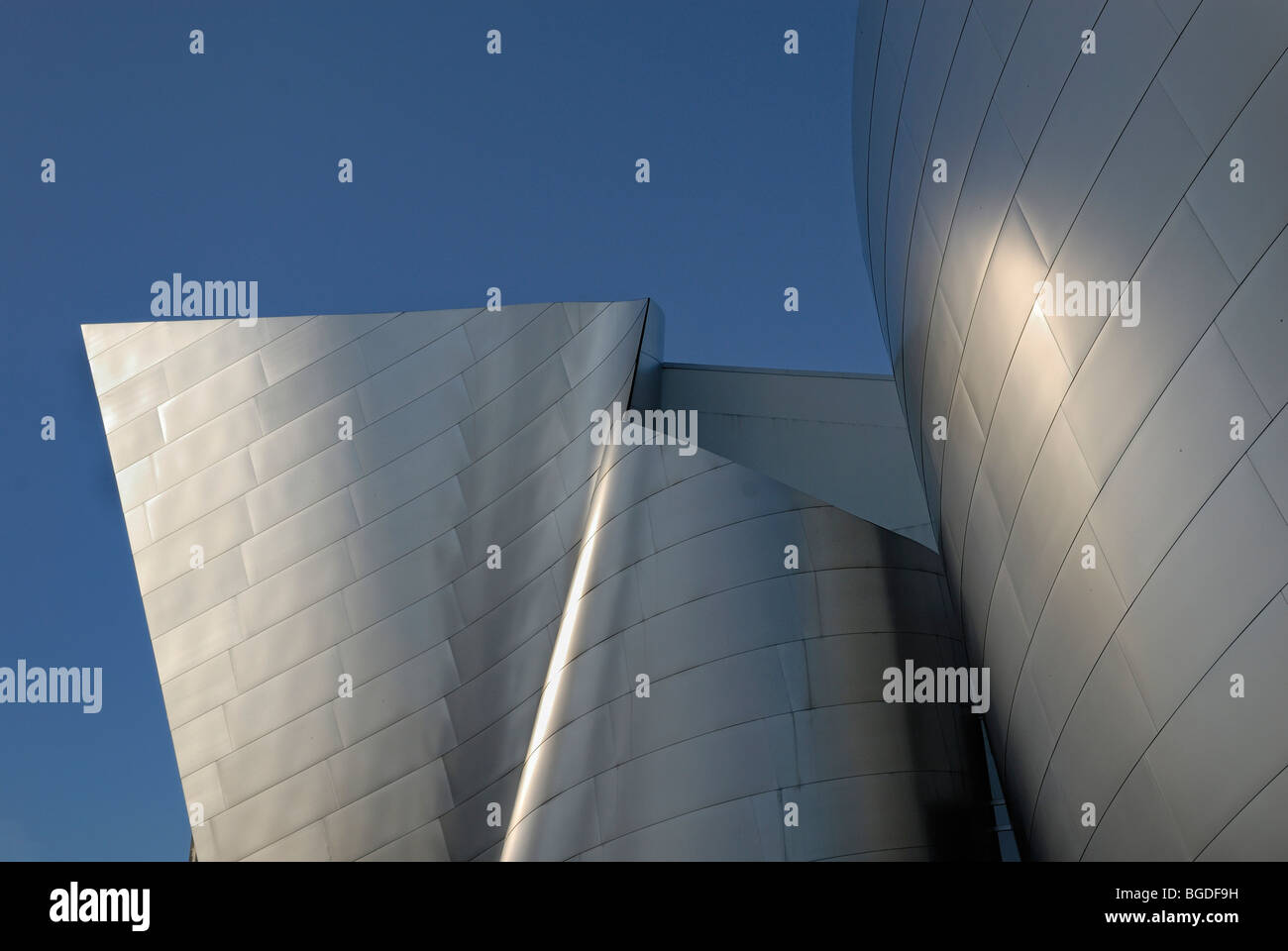 Walt Disney Concert Hall, detalle de la fachada de acero inoxidable, Los Ángeles, California, Estados Unidos. Foto de stock