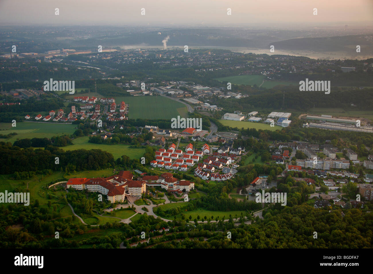 Foto aérea, centro de rehabilitación, Hattingen Rehaklinik Oberholthausen, Witten, Ruhrgebiet zona, Renania del Norte-Westfalia, Germen Foto de stock