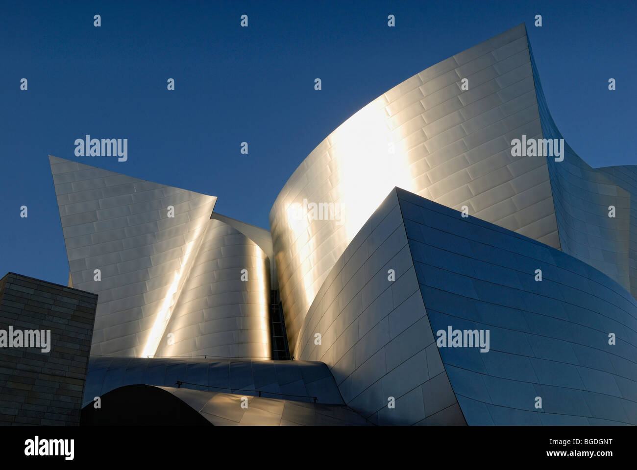 Walt Disney Concert Hall, detalle de la fachada de acero inoxidable, Los Ángeles, California, Estados Unidos. Foto de stock