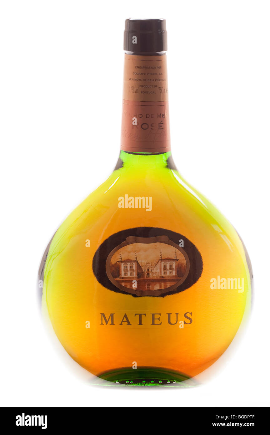 Mateus wine bottle fotografías e imágenes de alta resolución - Alamy