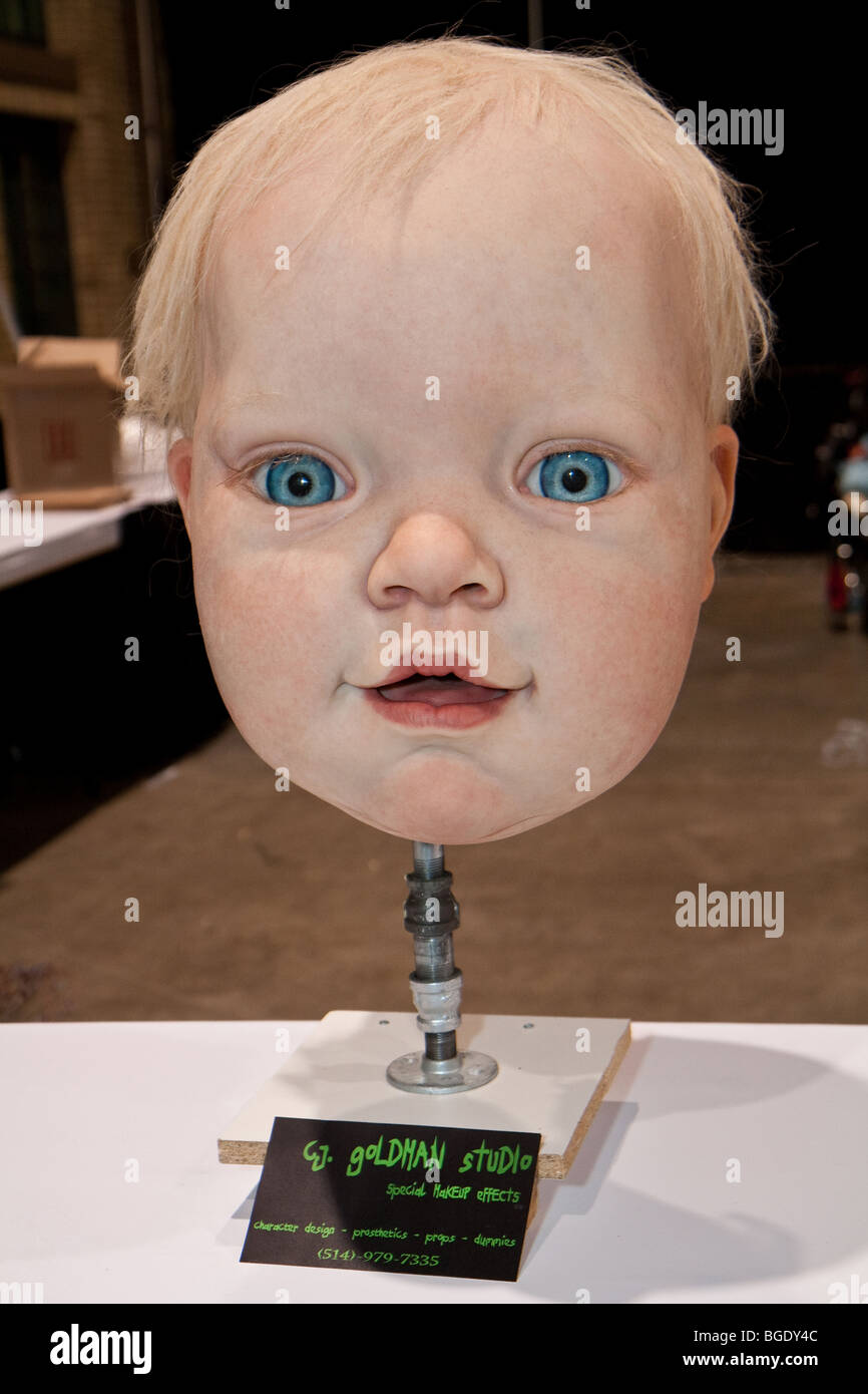 Cabeza muchacho joven escultura realista Foto de stock