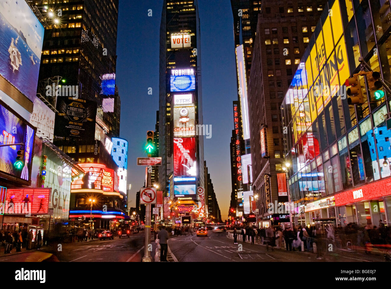 Times Square de Nueva York en la noche Foto de stock