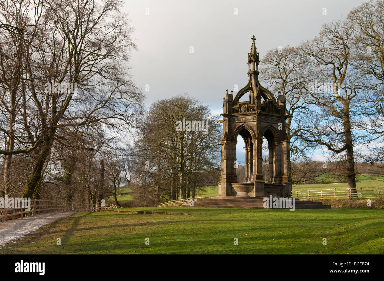 El Cavendish memorial Fountain, Bolton Abbey Estate, Yorkshire Foto de stock