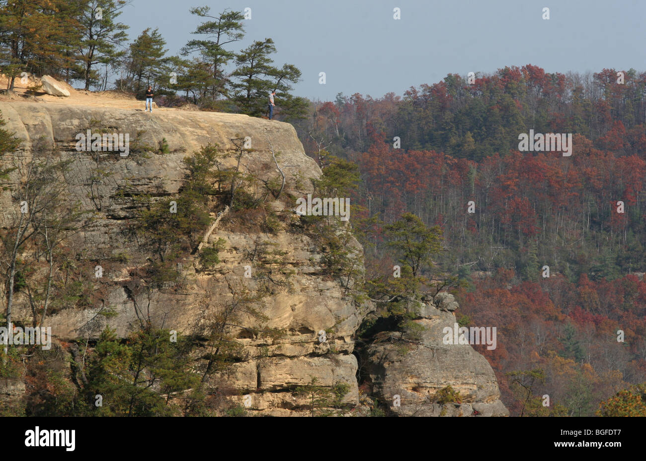 Red River Gorge Kentucky colores de otoño excursionista Foto de stock