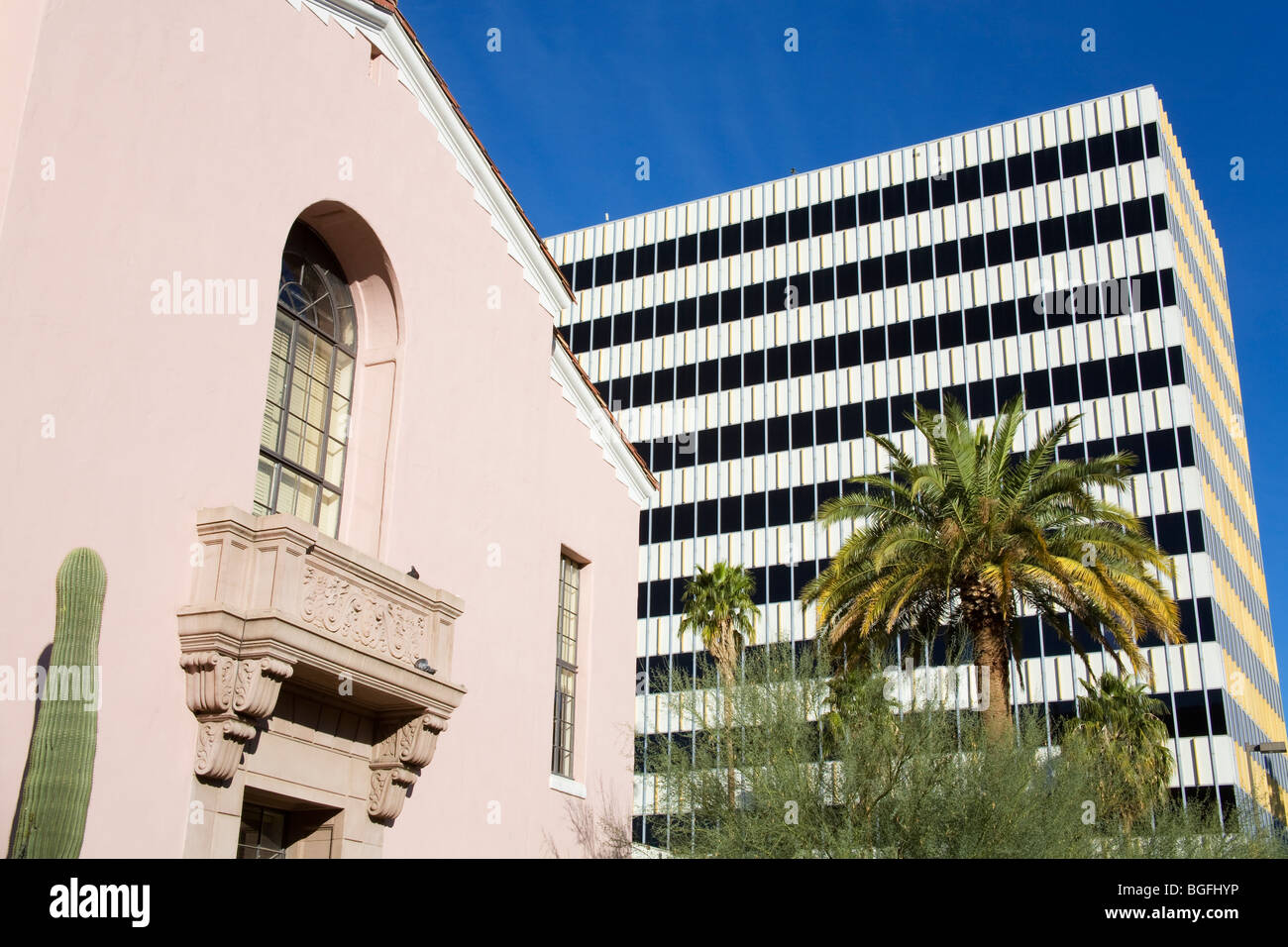 Transamerica Tower & Pima County Courthouse, Tucson, Arizona, EE.UU. Foto de stock