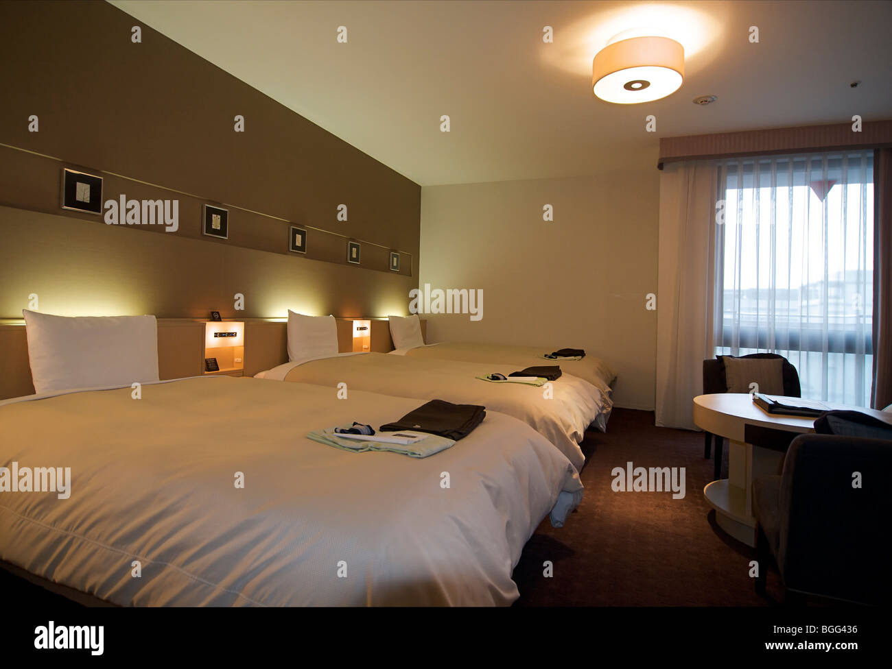 Los huéspedes dormitorios en el Mitsui Garden Hotel, Kyoto, Japón Foto de stock