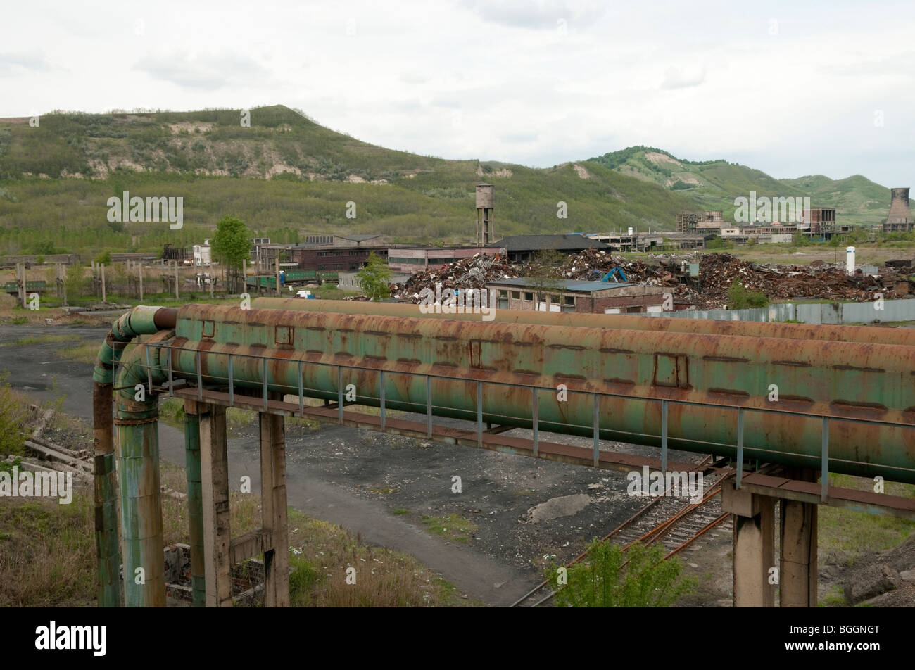 En desuso fábrica Carbosin causando contaminación en Copsa Mica Rumania Europa oriental Foto de stock