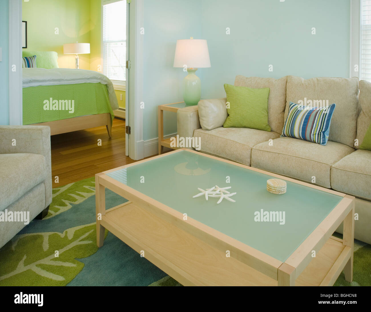 Color azul y verde de salón y dormitorio Foto de stock