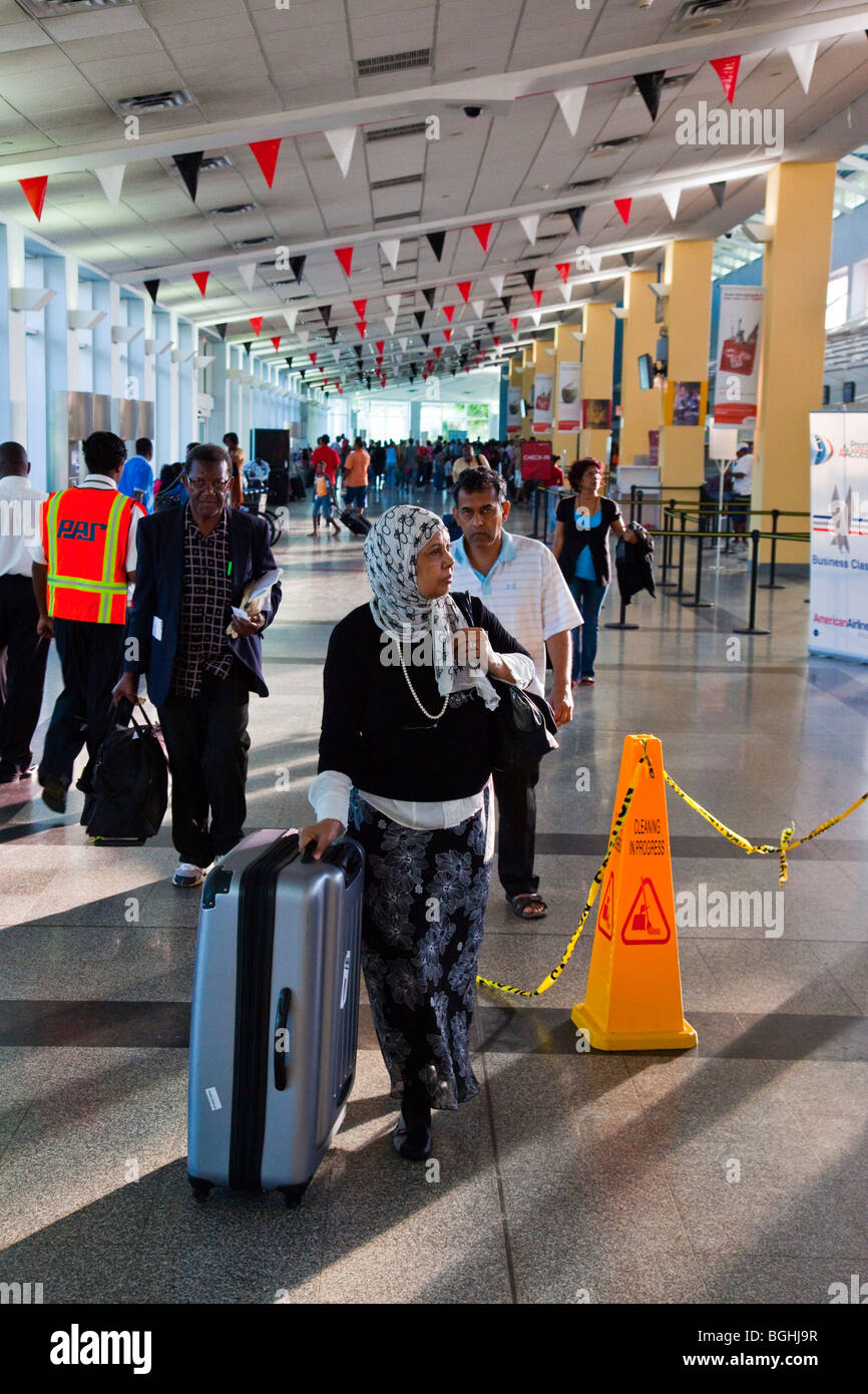 Aeropuerto internacional de piarco fotografías e imágenes de alta  resolución - Alamy