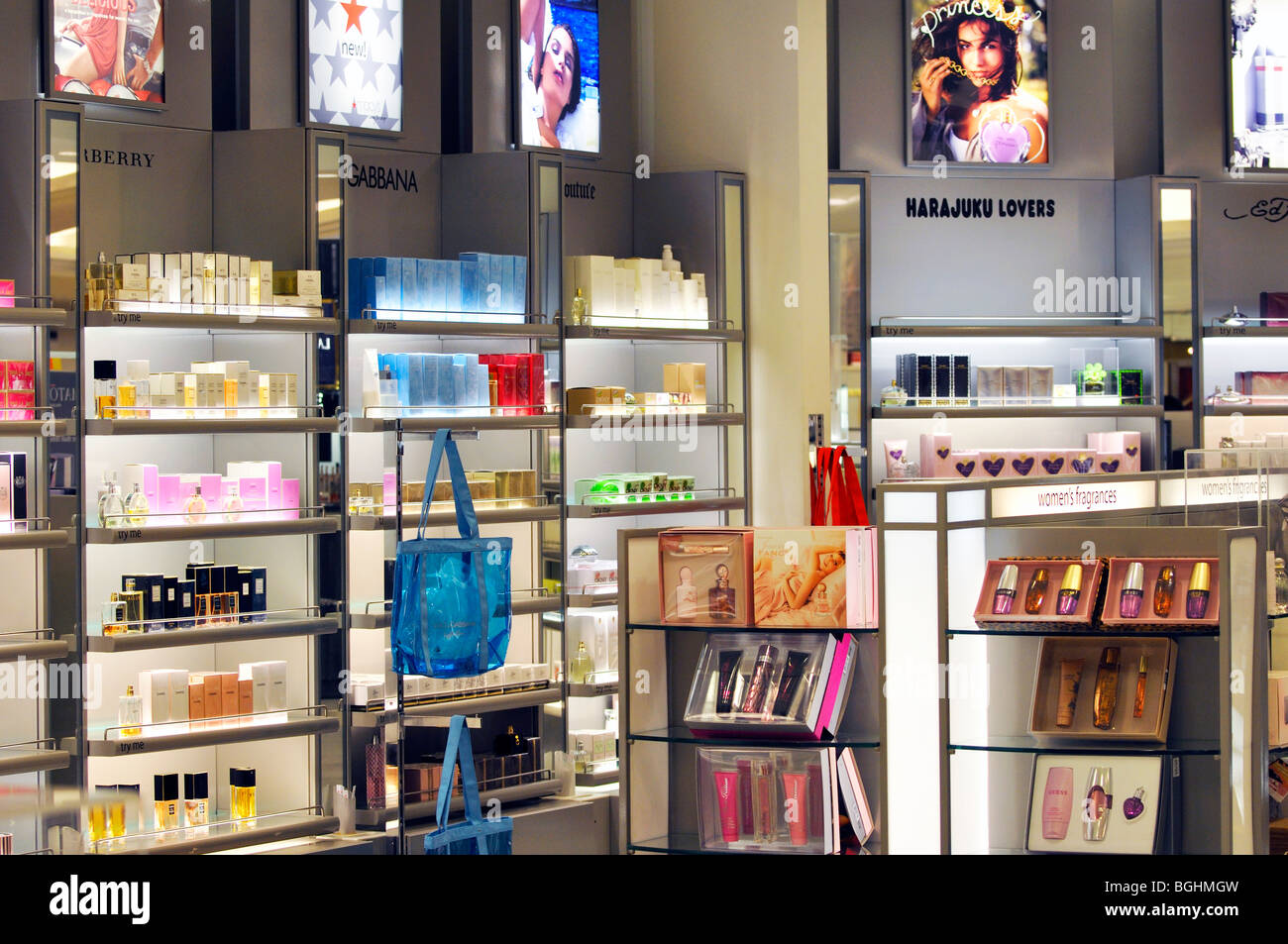 Perfume store shopping perfumes fotografías e imágenes de alta