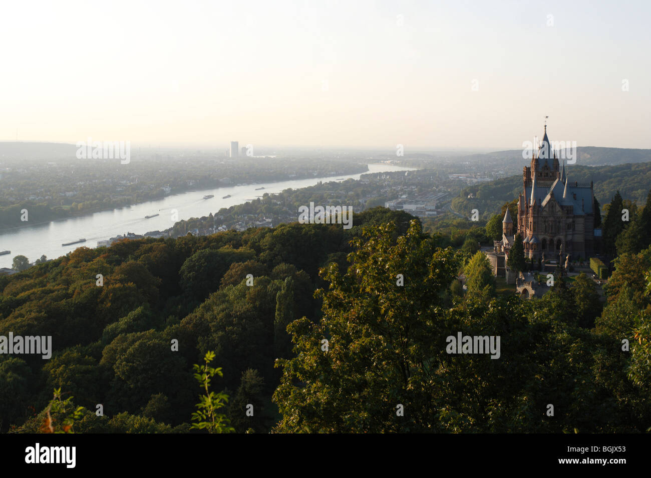 Königswinter, Schloß Drachenburg, Blick auf den Rhein nach Bonn Foto de stock