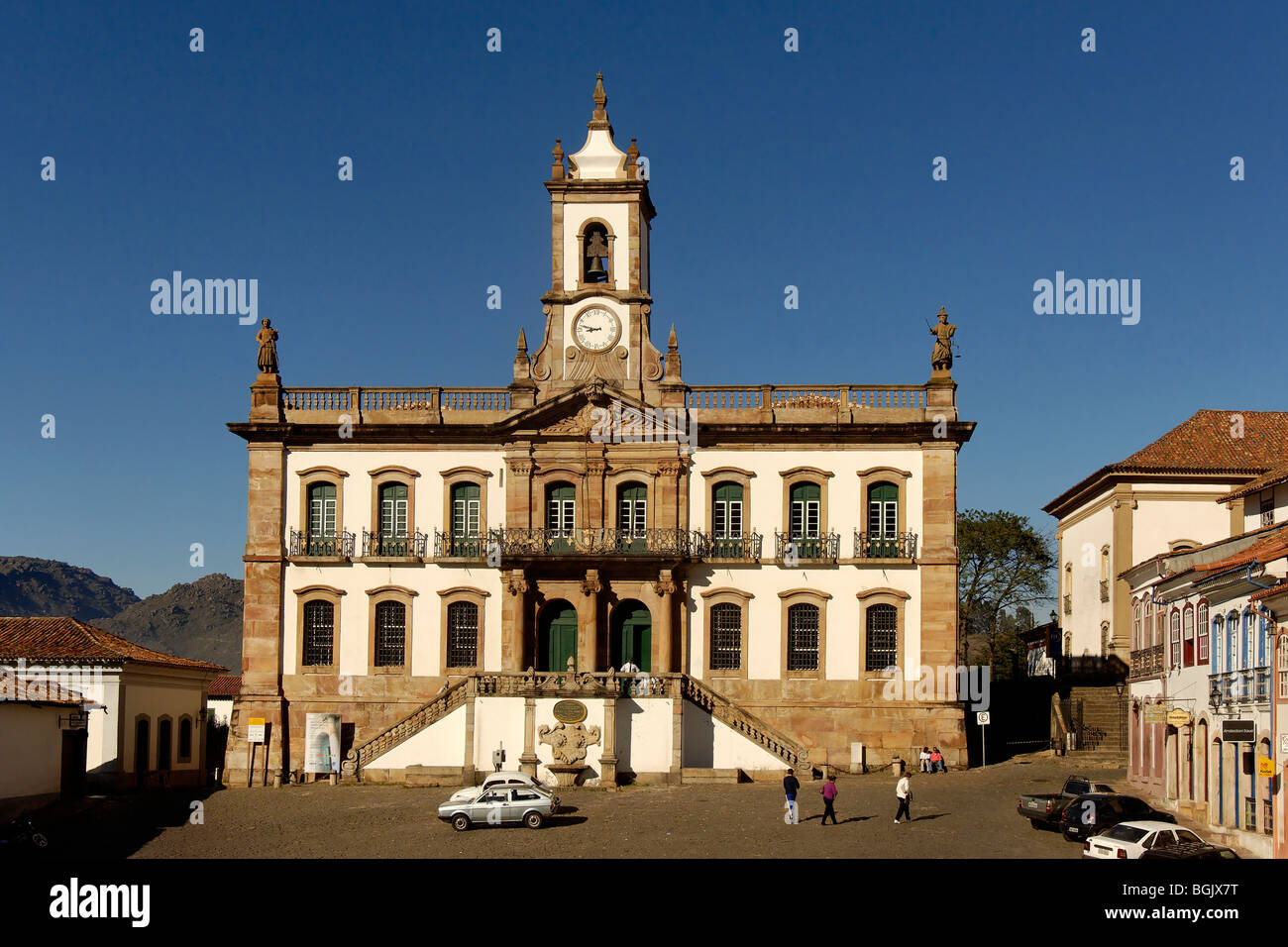 La Praça Tiradentes e Museu da Inconfidencia, Ouro Preto, Brasil Foto de stock
