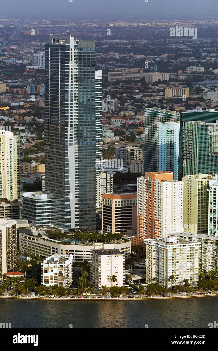 Vista aérea sobre Four Seasons Hotel Miami, Florida y torre Foto de stock