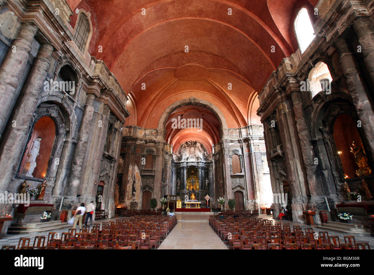 Vista interior de la iglesia Igreja de Sao Domingos, Lisboa, Portugal, Europa Foto de stock