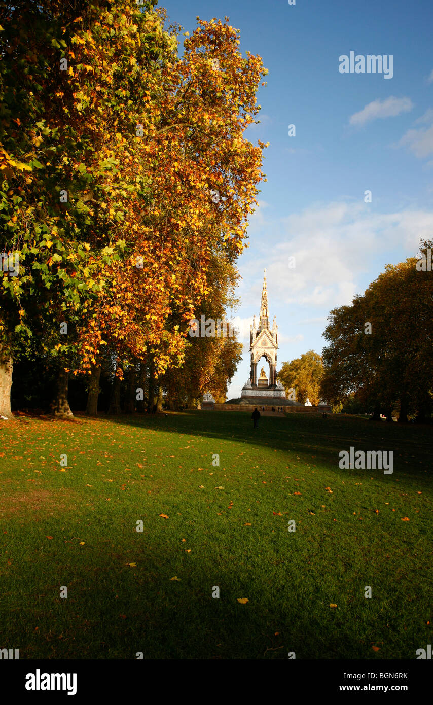 El Albert Memorial, los Jardines de Kensington, Londres, Reino Unido. Foto de stock