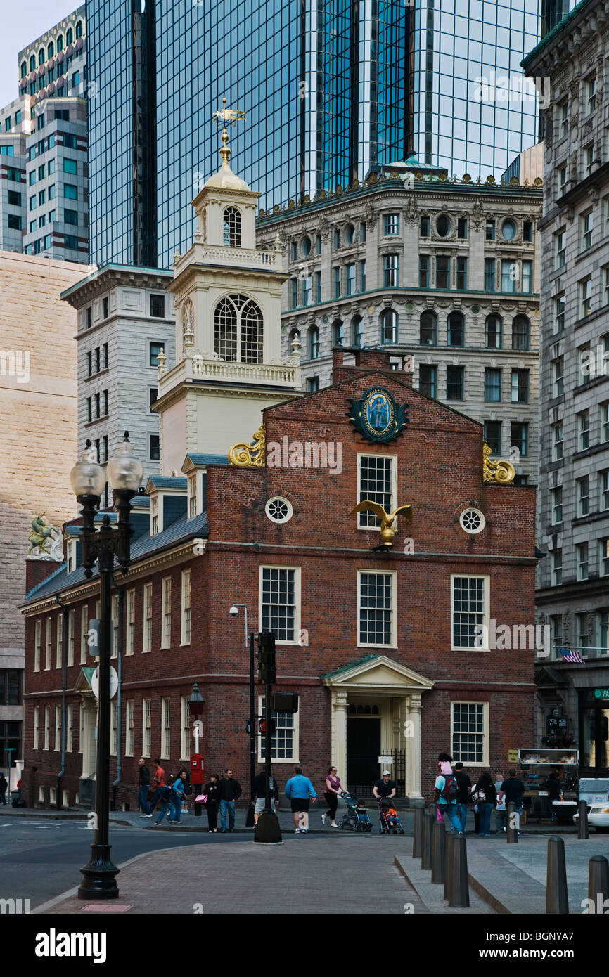 El Old State House fue construido en 1713, es el edificio colonial más antigua aún en pie - Boston, Massachusetts Foto de stock