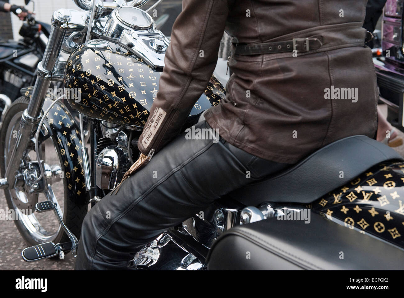 Louis Vuitton motocicleta Harley Davidson Fotografía de stock - Alamy