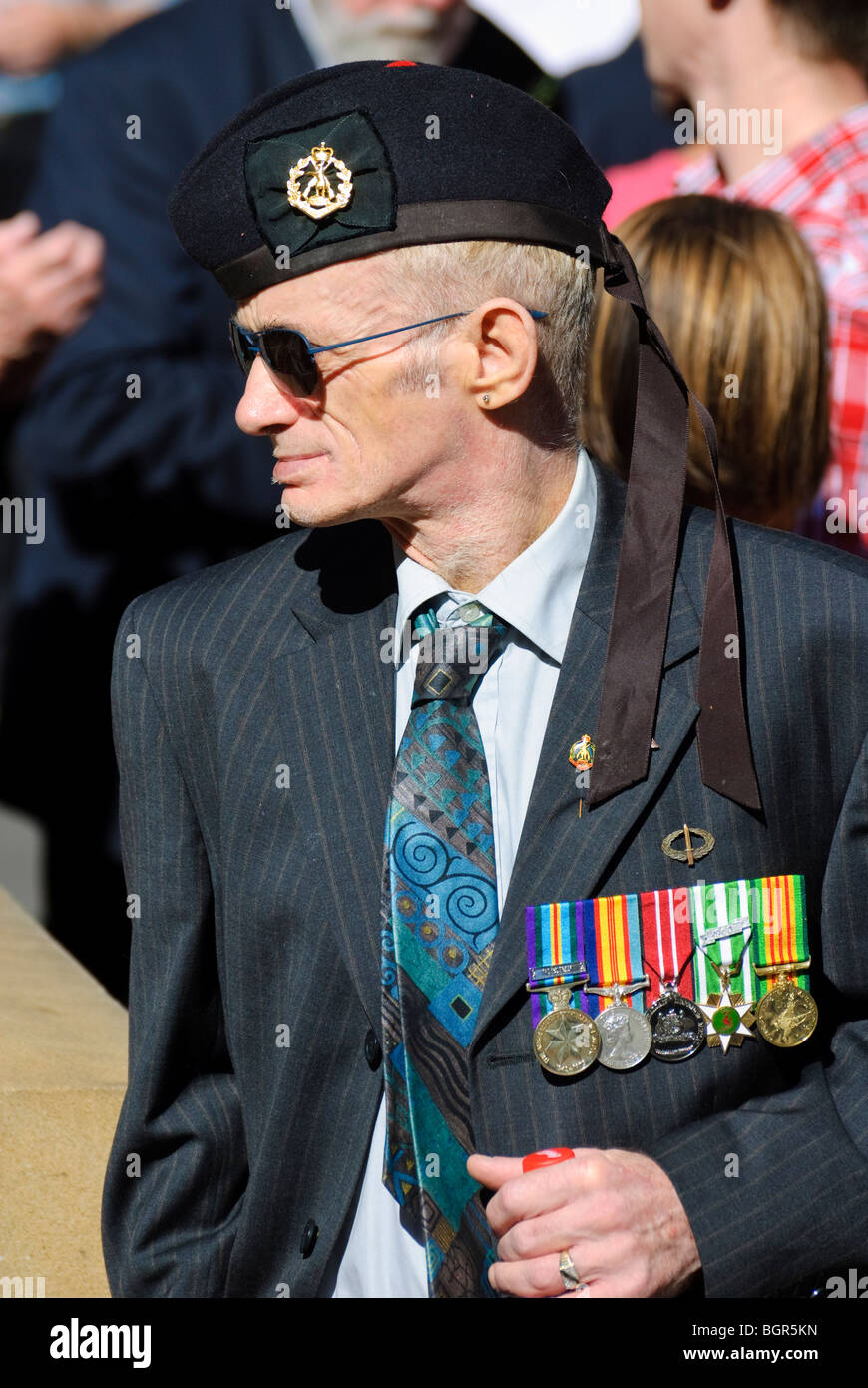 Los veteranos militares, orgullosamente luciendo sus medallas. Foto de stock