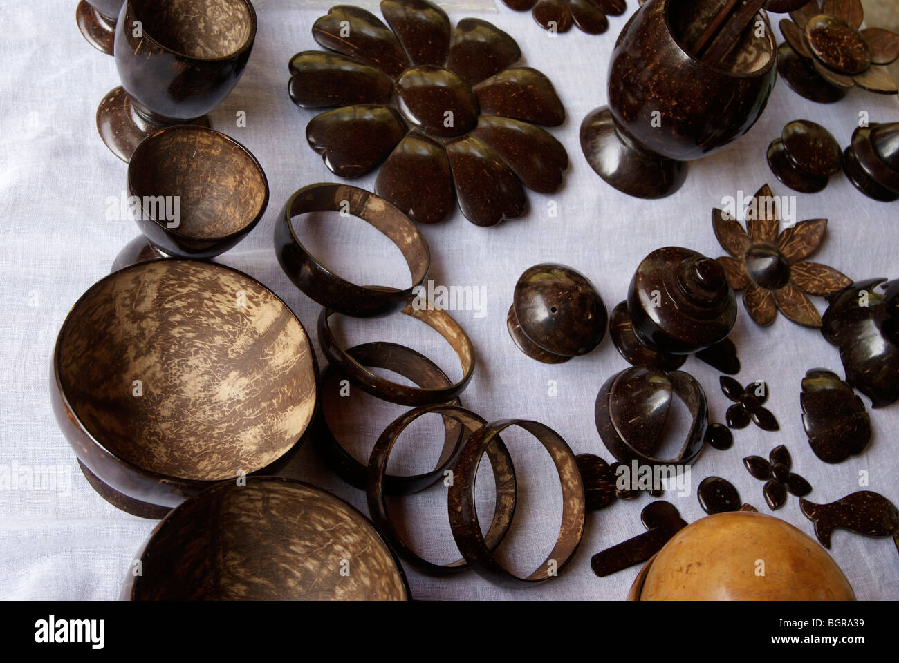 Coconut handicrafts fotografías e imágenes de alta resolución - Alamy