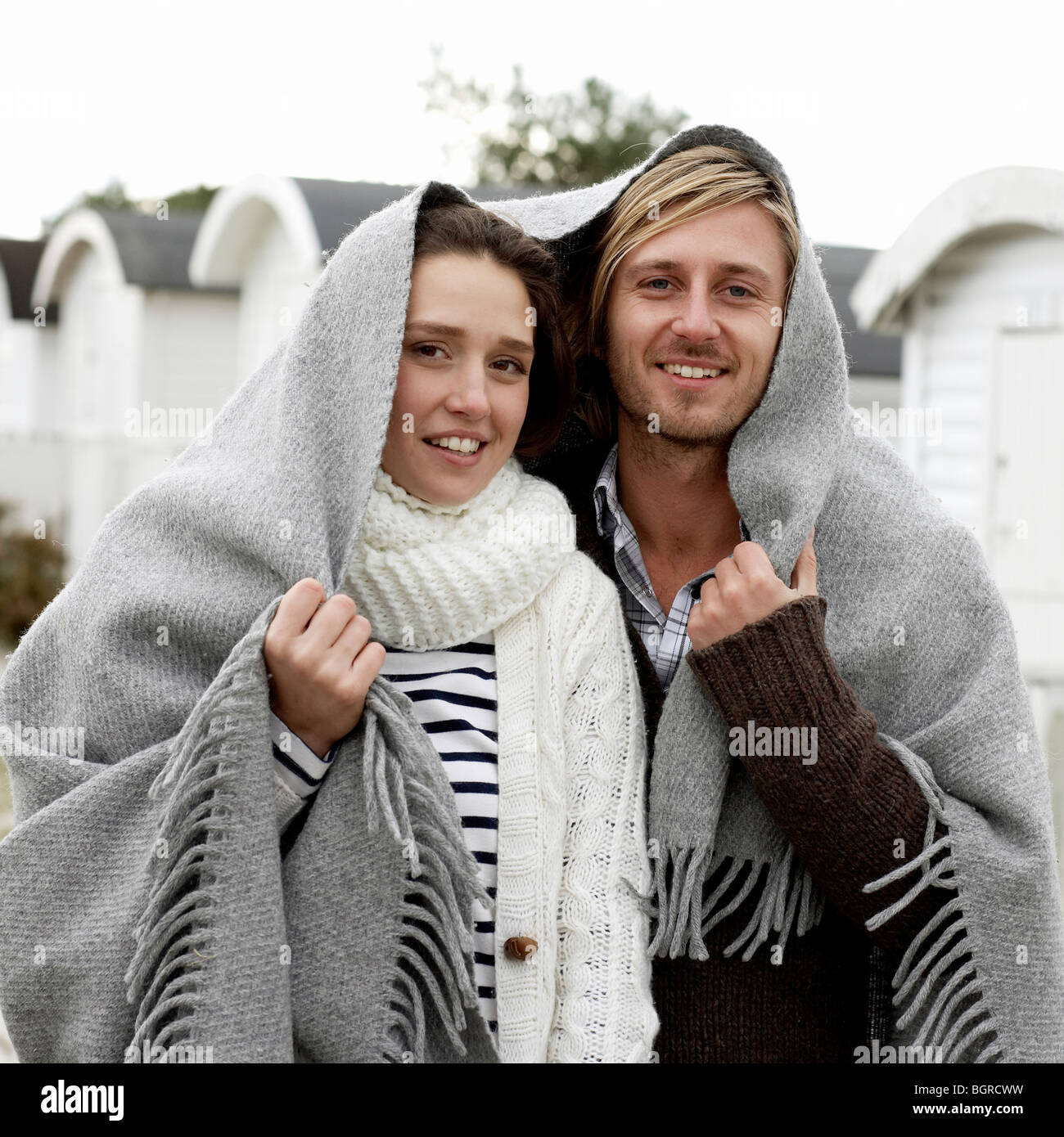 Una joven pareja de Skane, Suecia. Foto de stock