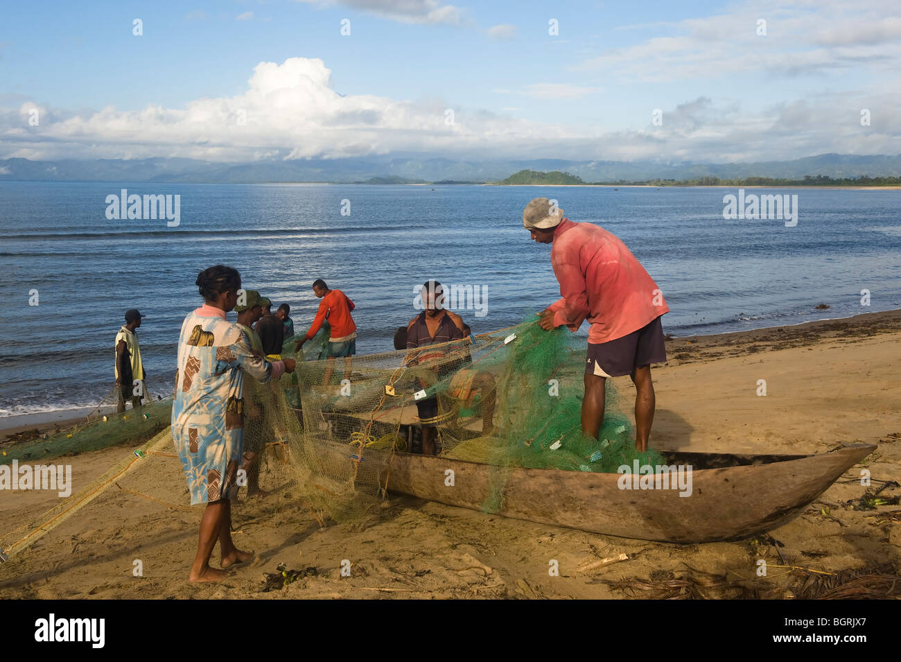 Los pescadores de la Bahía de Antogil, Maroantsetra, Madagascar Foto de stock
