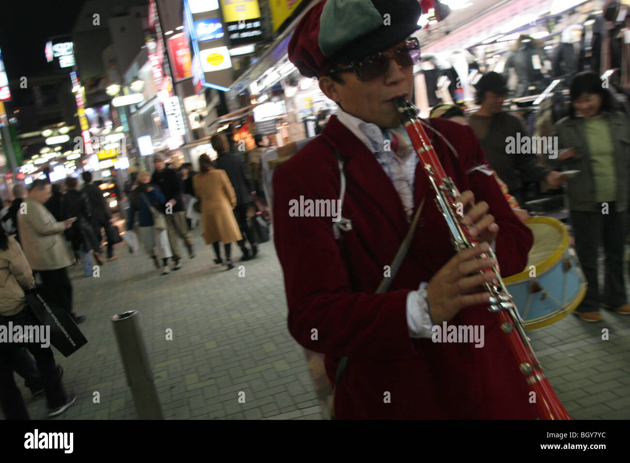 Musico callejero oboe fotografías e imágenes de alta resolución Alamy