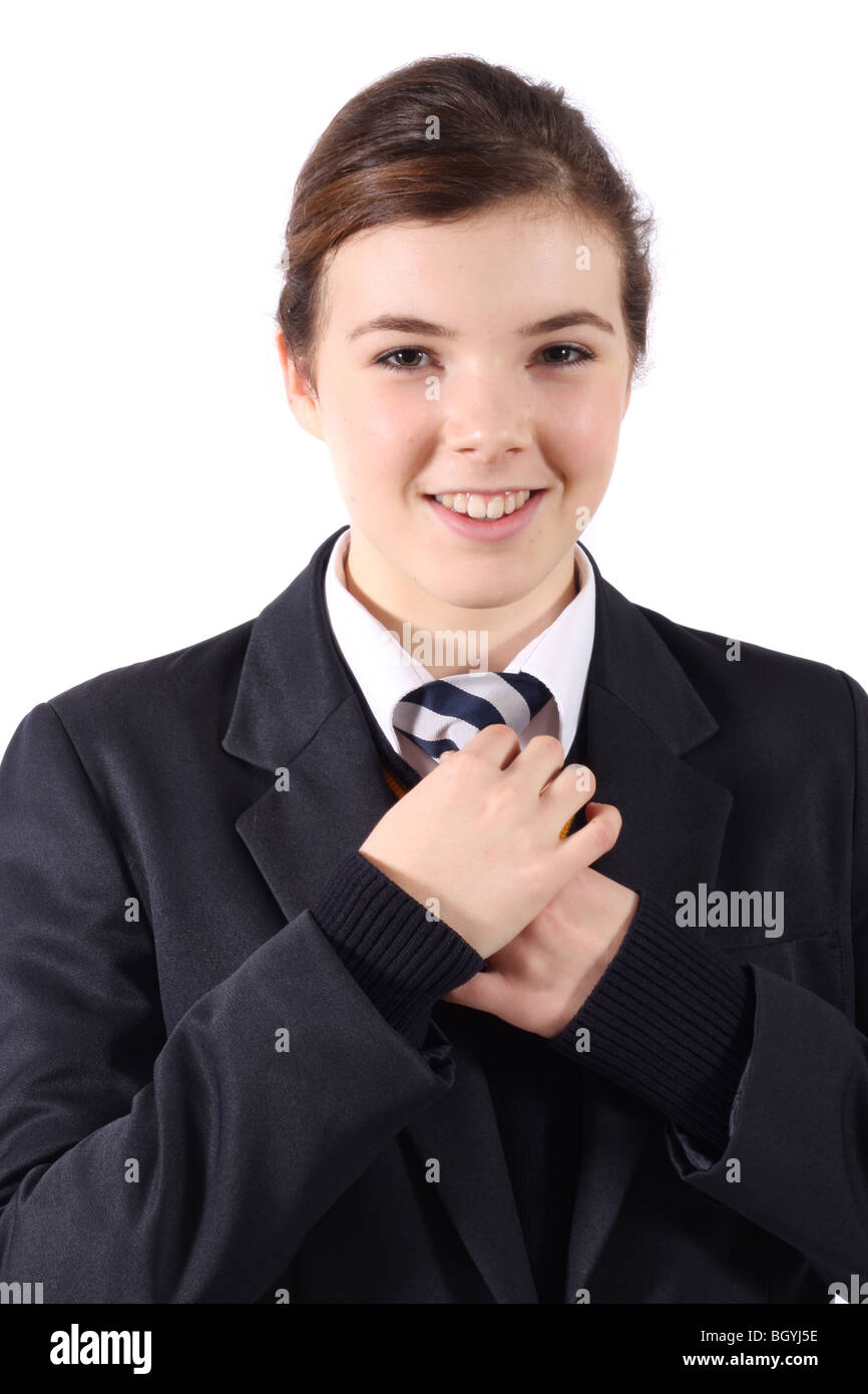 Una niña de la escuela vistiendo uniforme completo atándola de nudo de su  corbata Fotografía de stock - Alamy