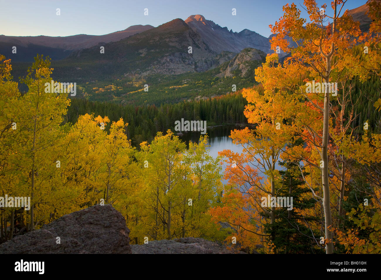 Colores de otoño en Bear Lake, el Parque Nacional de Rocky Mountain, Colorado. Foto de stock