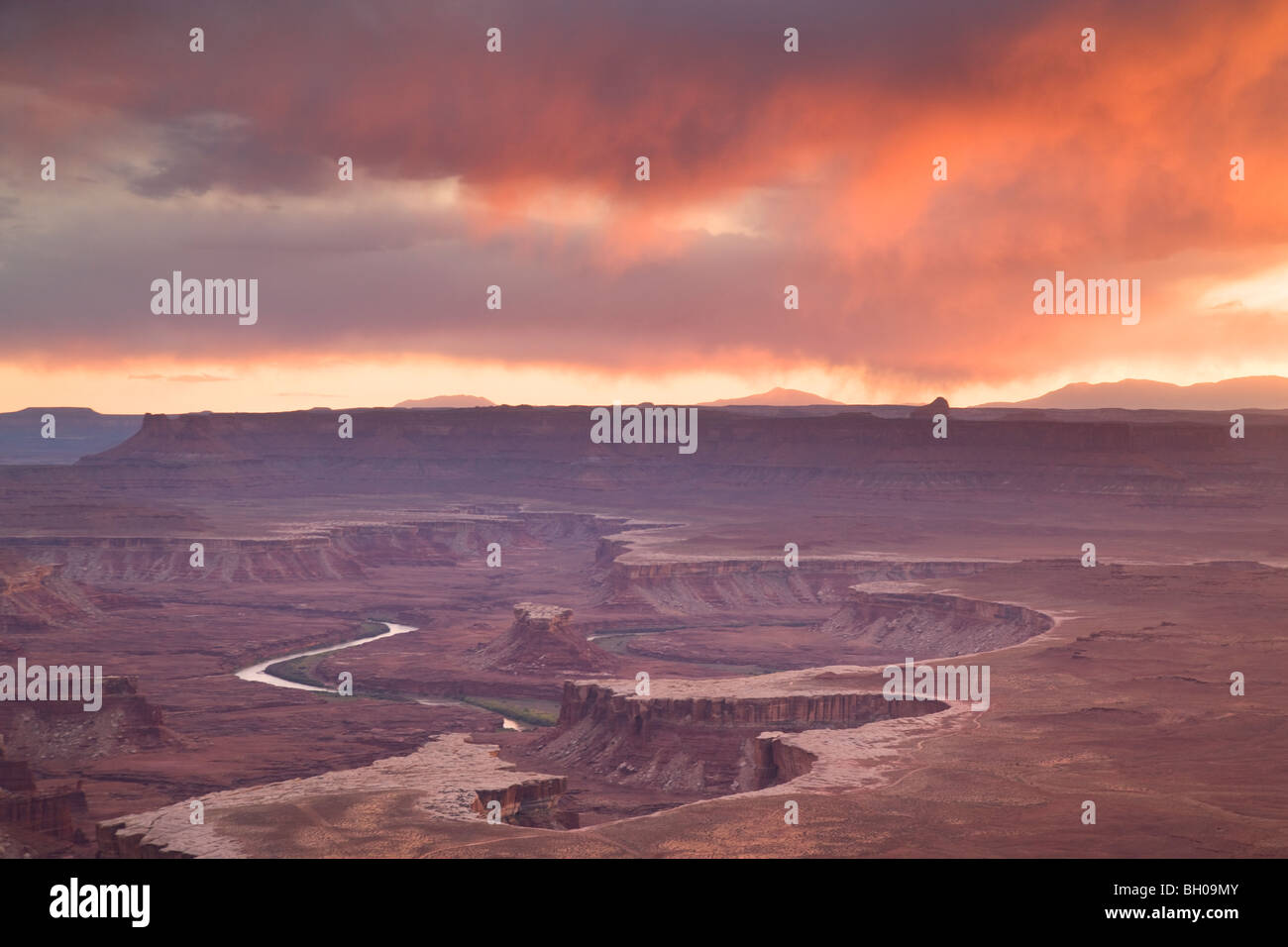 Vistas del Río Verde, distrito de Island in the Sky, Canyonlands National Park, cerca de Moab, Utah. Foto de stock
