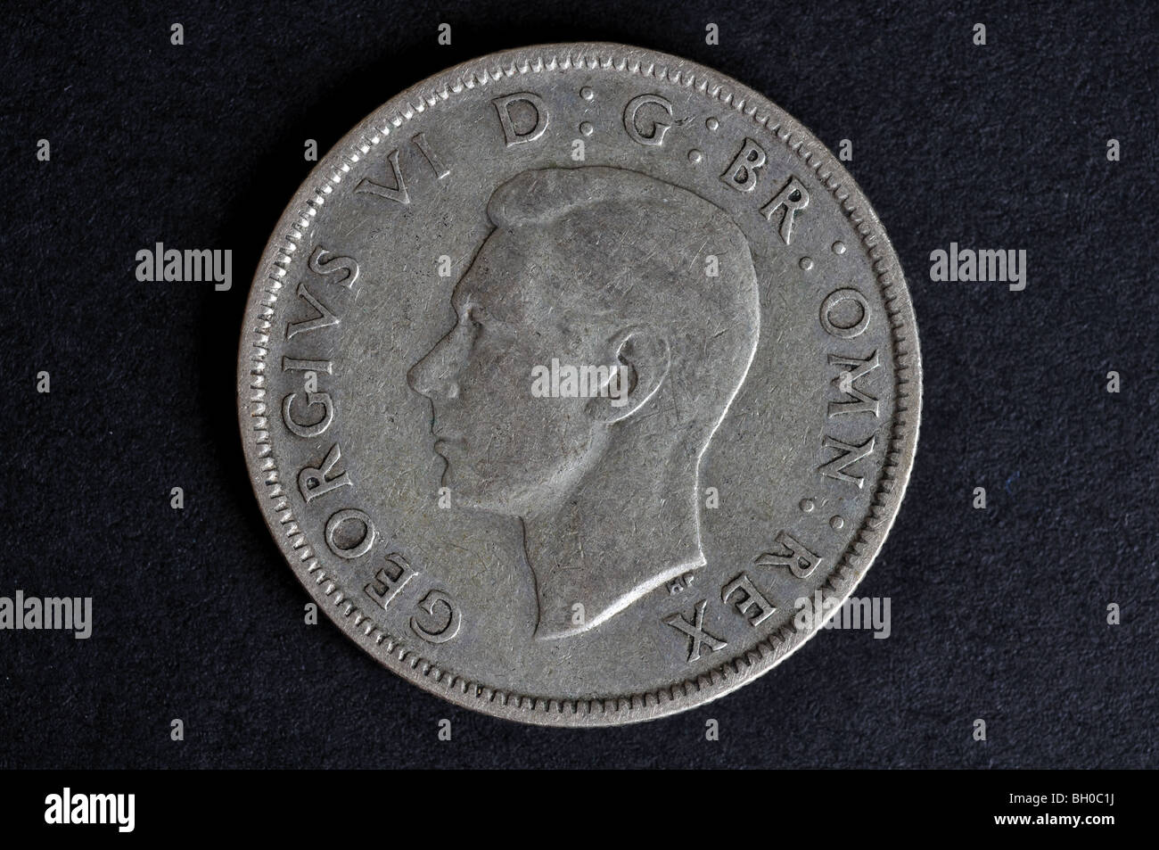 1942 George VI dos chelines coin, REINO UNIDO Foto de stock