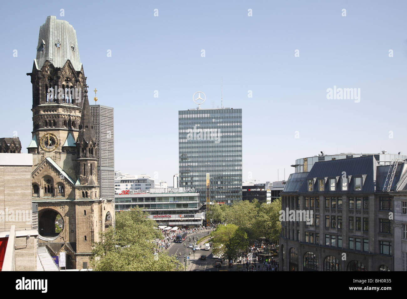 Berlin Kaiser Wilhelm Iglesia Conmemorativa del Emperador Guillermo Gedaechtniskirche Kurfuerstendamm Kudamm Kurfürstendamm Ku Damm Foto de stock