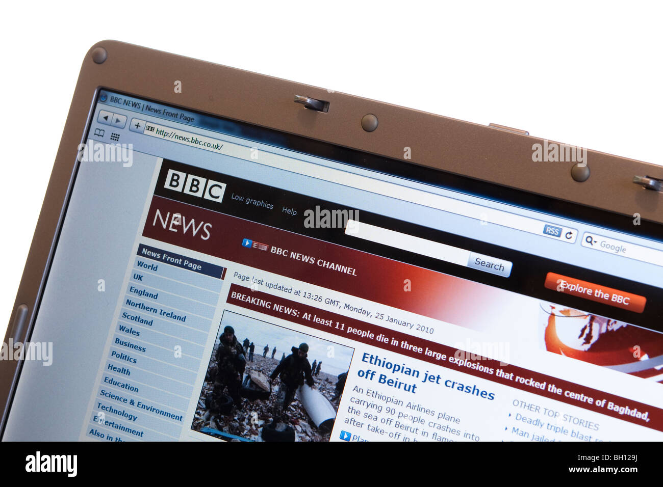 El sitio BBC News sobre la pantalla de un ordenador portátil moderno, destacando el Etíope jet se bloquea frente a Beirut Foto de stock