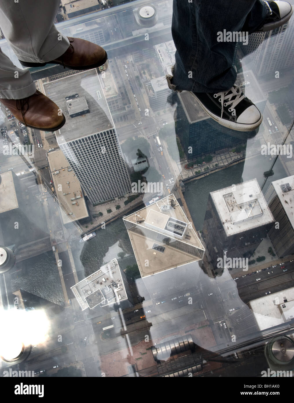 La torre Willis (antes Torre Sears) en Chicago, Illinois, el edificio más  alto de América del Norte, las características de visualización de cristal  repisa Fotografía de stock - Alamy