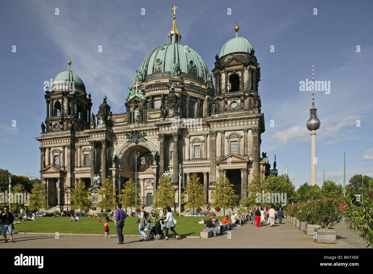 Berliner Dom, la Catedral de Berlín, la iglesia Lustgarten, verano, Berlín Foto de stock