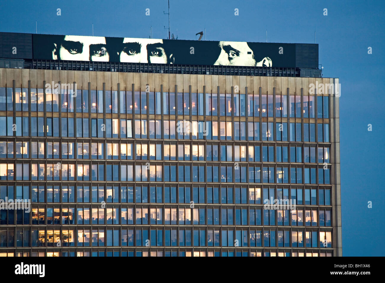 Axel Springer Publishing House, construido como el muro de Berlín fue construido, Berlín, Alemania Foto de stock