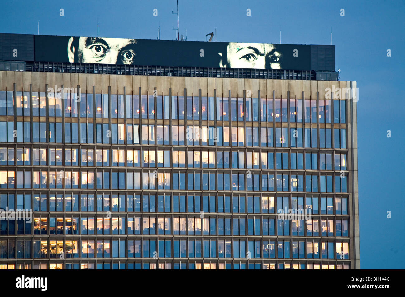 Axel Springer Publishing House, construido como el muro de Berlín fue construido, Berlín, Alemania Foto de stock