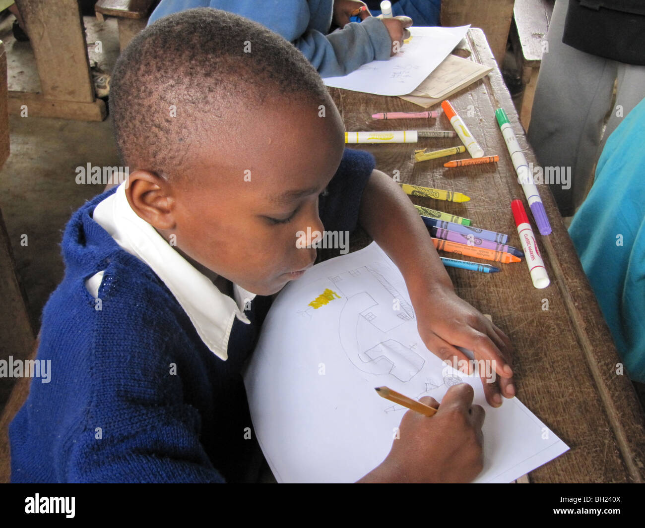 Los niños de la escuela africana escrito Kilema Moshi, Tanzania, África Oriental Foto de stock