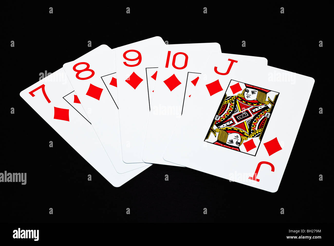 Jugando a las cartas que muestra una escalera de color en una mano de póquer Foto de stock