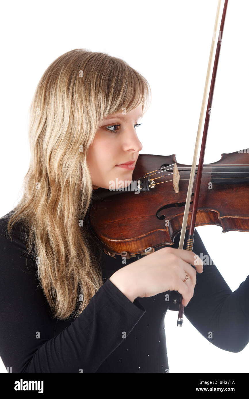 Retrato de una joven violinista. Aislado sobre fondo blanco. Foto de stock