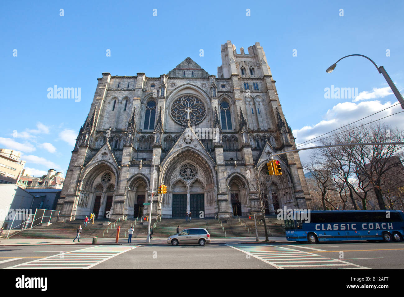 St Johns la Divina Catedral Episcopal en la Ciudad de Nueva York Foto de stock