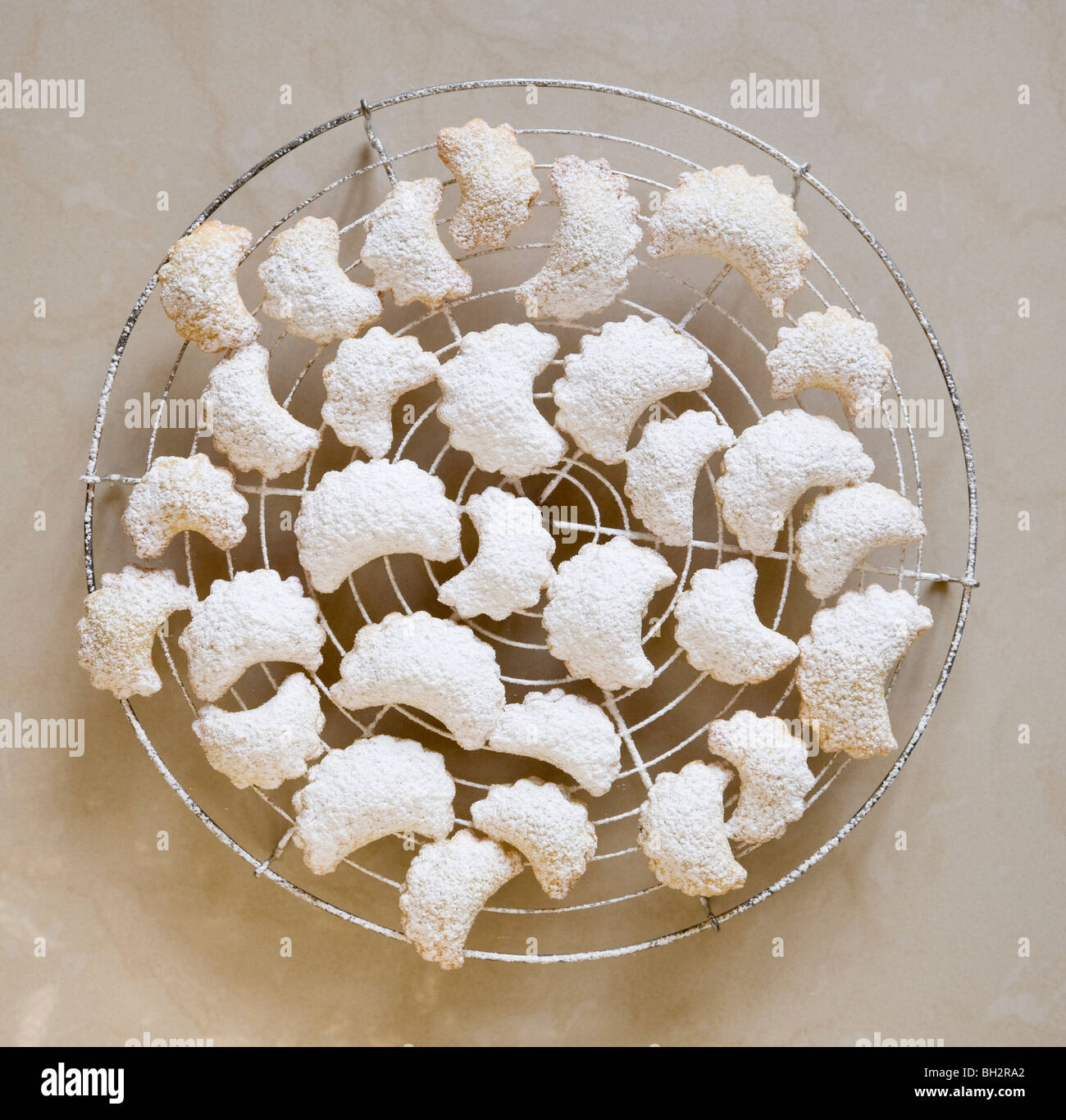 Con forma de media luna, White Christmas cookies Foto de stock