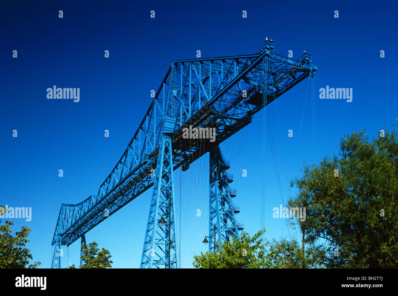 Una vista diurna del transportista puente sobre el río desgaste en Middlesbrough, Tees Valley Foto de stock