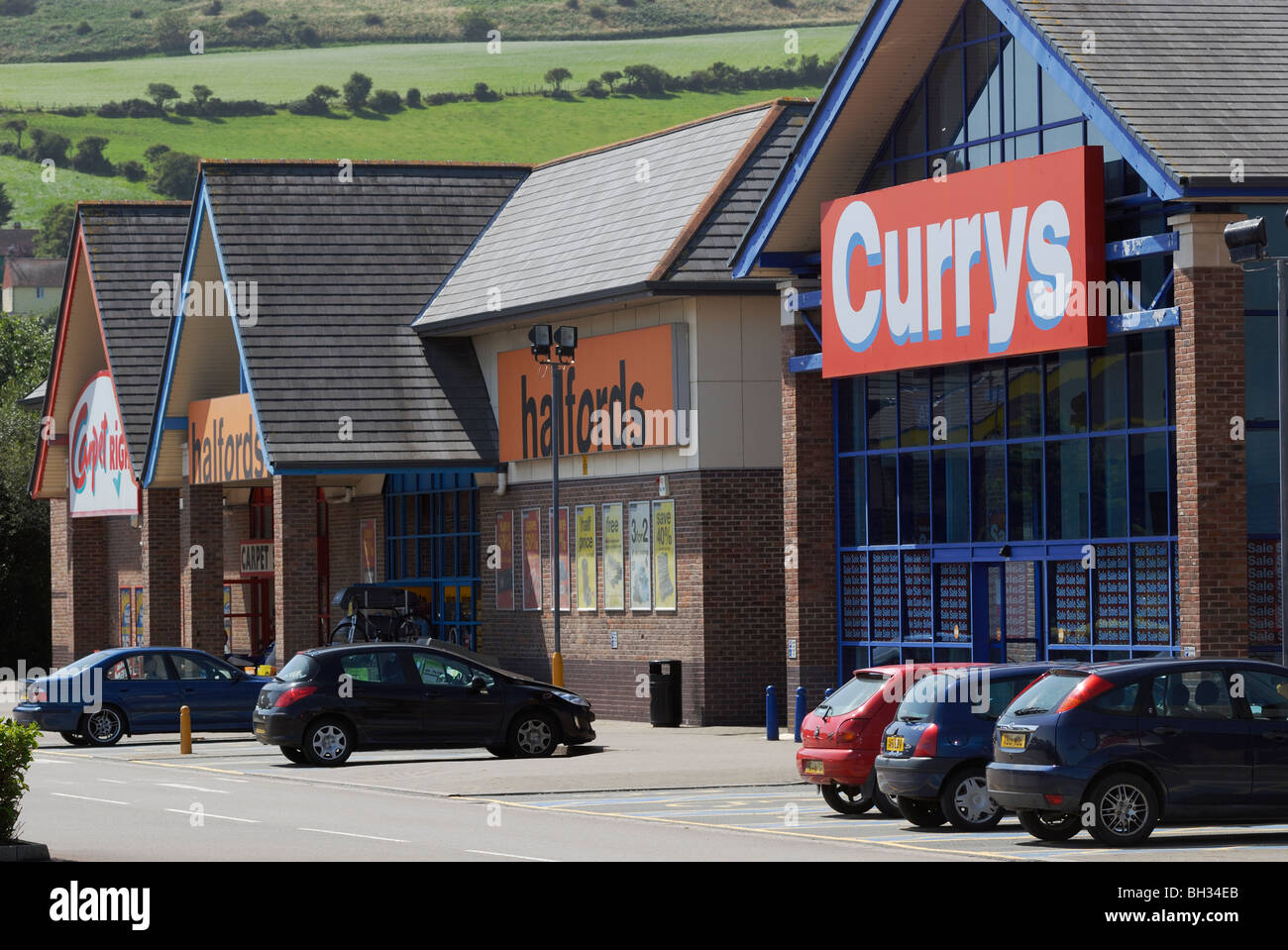 Fuera de la ciudad, tiendas de retail park, Aberystwyth, Gales. Foto de stock