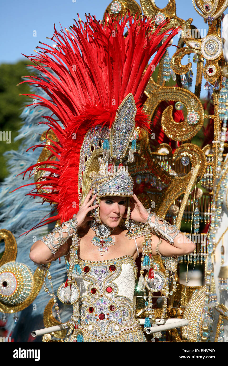 Europa, España, Islas Canarias, Gran Canaria, Las Palmas, carnaval, disfraz  chica enmascarada Fotografía de stock - Alamy
