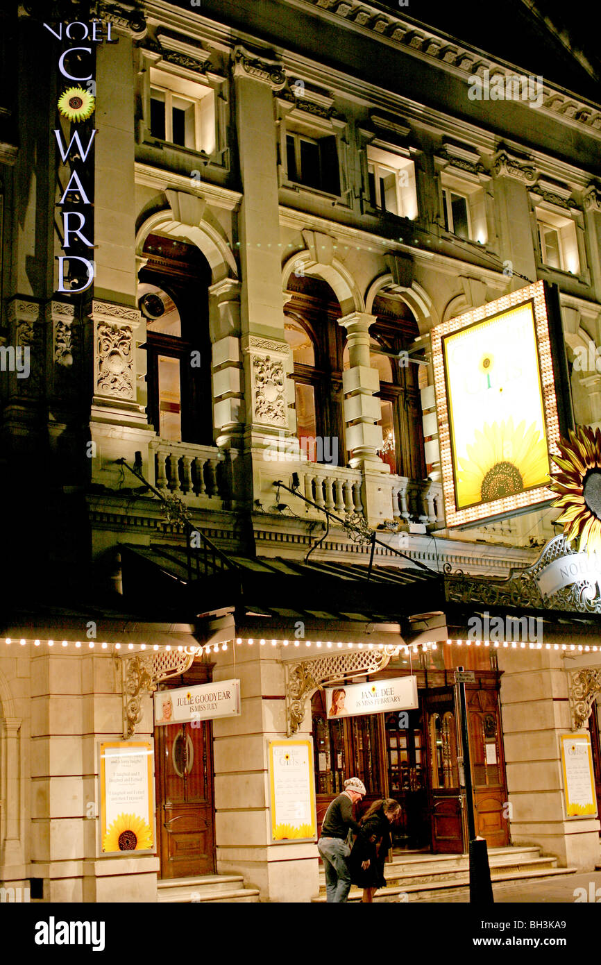 Teatro londres noel coward Fotos e Imágenes de stock - Alamy