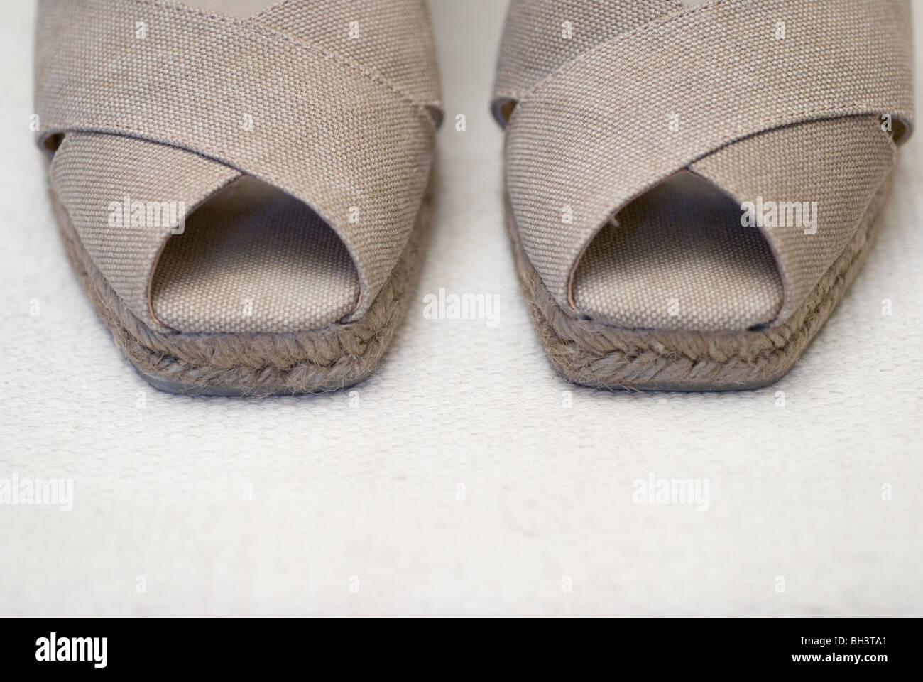 Zapatos abiertos fotografías e imágenes de alta resolución - Alamy