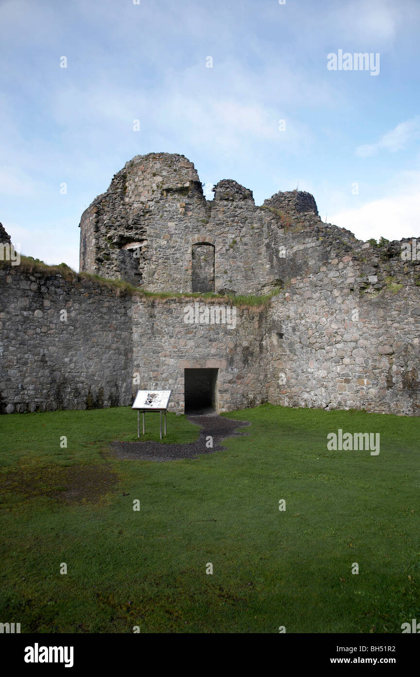 Uno de los más históricos castillos en las Highlands escocesas y construido en el siglo 13. Foto de stock