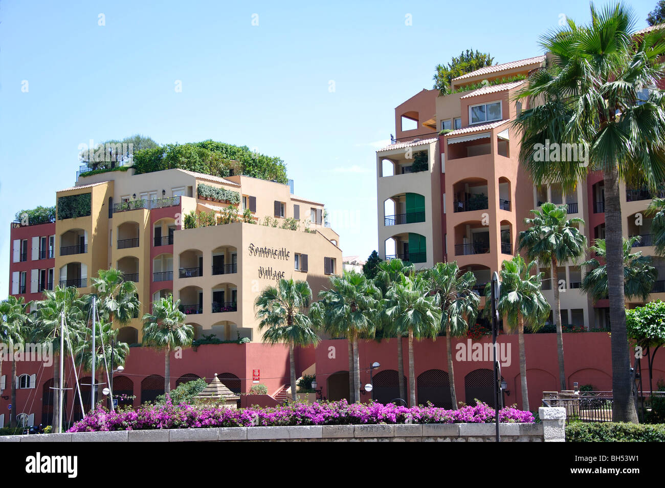 Apartamentos de lujo en Fontvieille, Mónaco Foto de stock