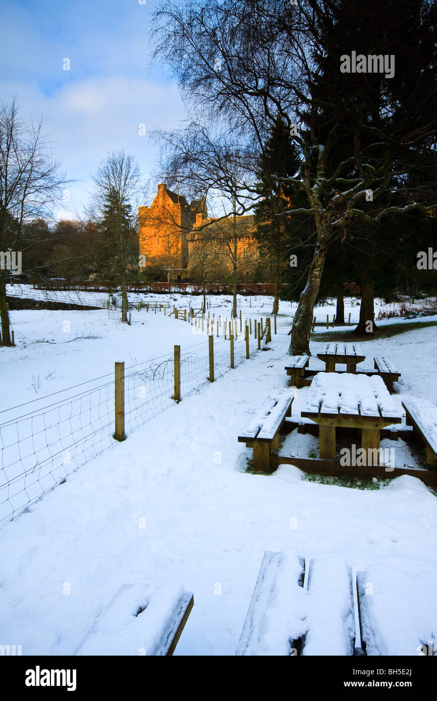 Castillo de Dean en la nieve, Kilmarnock, en Ayrshire, Escocia Foto de stock