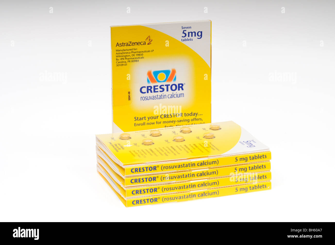 Las estatinas reducen el colesterol CRESTOR paquete de medicamentos de venta con receta de píldoras sobre fondo blanco, aislado. Foto de stock
